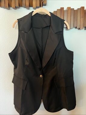 Source Unknown Black Tailored Sleeveless Vest with Notch Lapels
